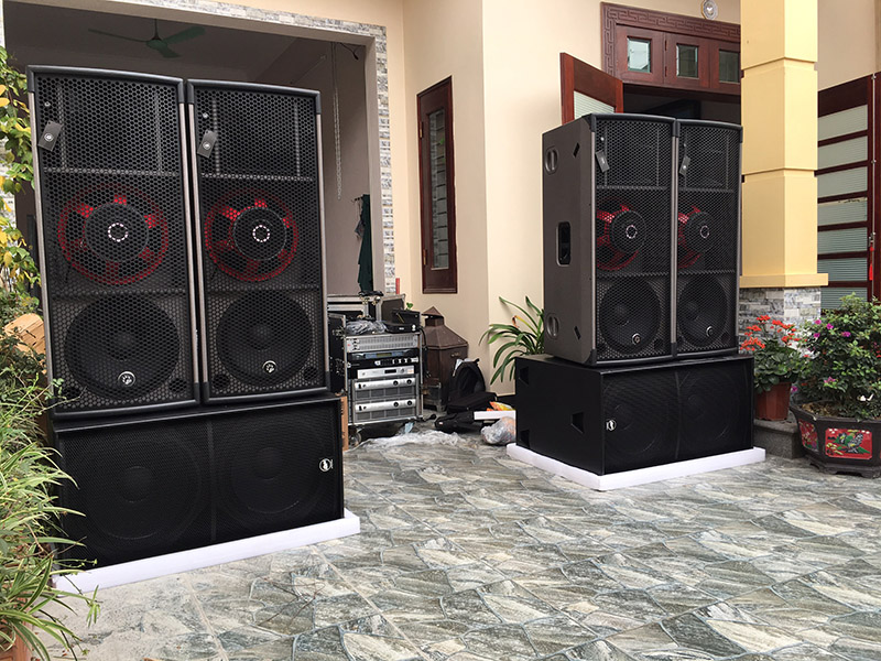 Kinh nghiệm lựa chọn loa hội trường ph&ugrave; hợp gi&aacute; tiền